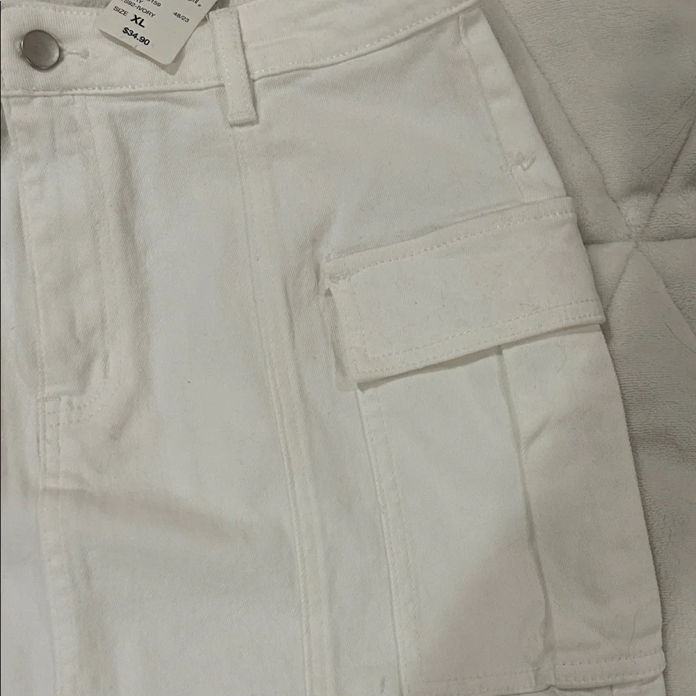 Women's White Mini Skirt - Picture 4 of 7